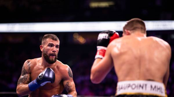 NASHVILLE, TN - FEBRUARY 15:  (L-R) Caleb Plant squares up against Vincent Feigenbutz of Germany during the fifth round of their IBF world super middleweight championship bout at Bridgestone Arena on February 15, 2020 in Nashville, Tennessee. Plant defeated Feigenbutz by TKO during the tenth round. (Photo by Brett Carlsen/Getty Images)