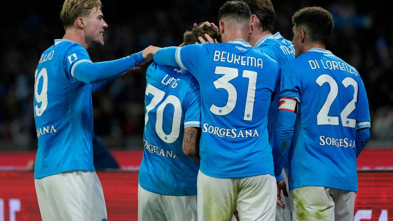 Neapel springt an die Tabellenspitze