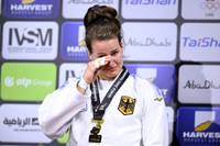 Nach ihrem Medaillengewinn bei den Olympischen Spielen in Tokio fällt Anna-Maria Wagner in ein Loch aus Tränen, Zweifel und Depressionen. Jetzt trägt sie die deutsche Fahne bei der Eröffnungsfeier.
