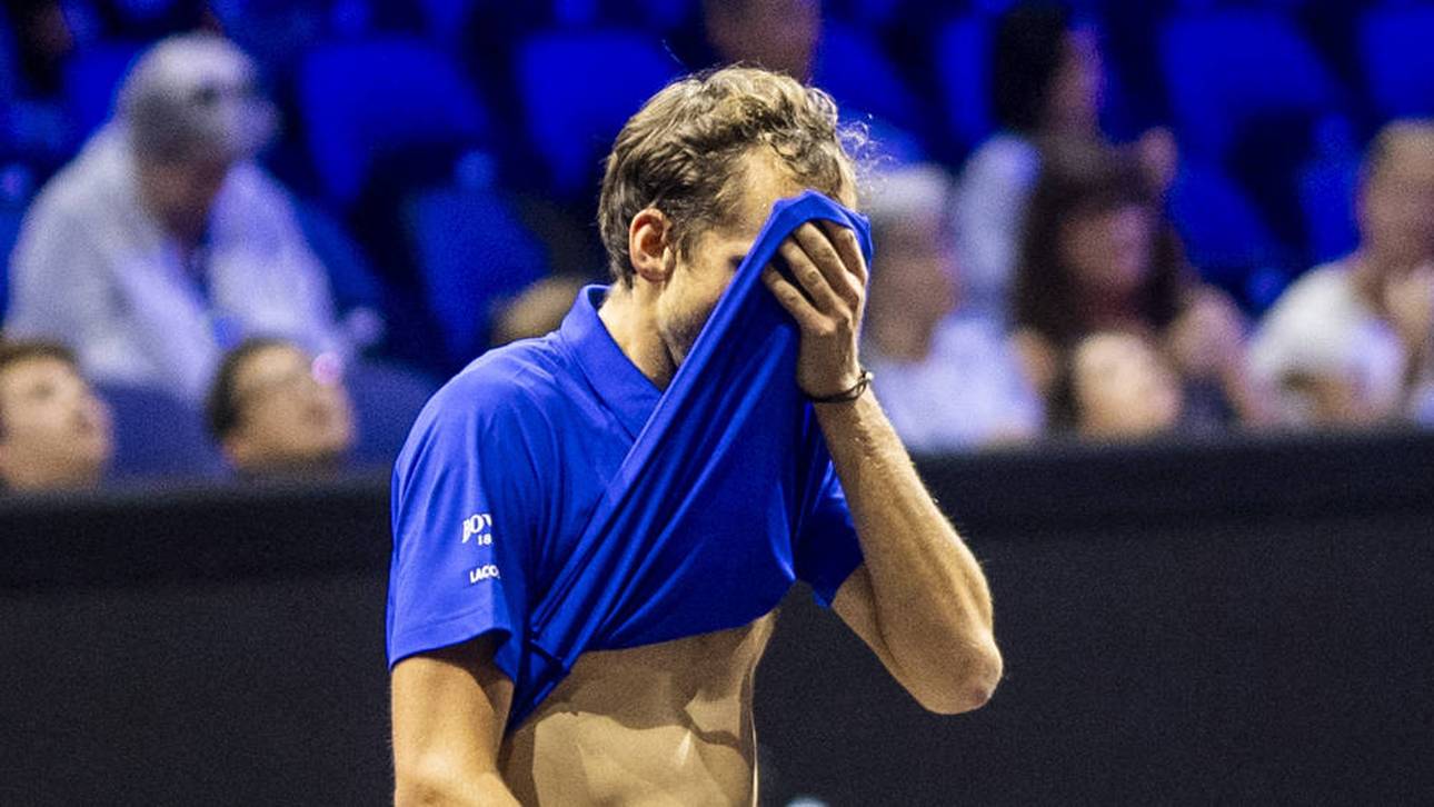 Tennis-Star wirft Schläger auf Fans