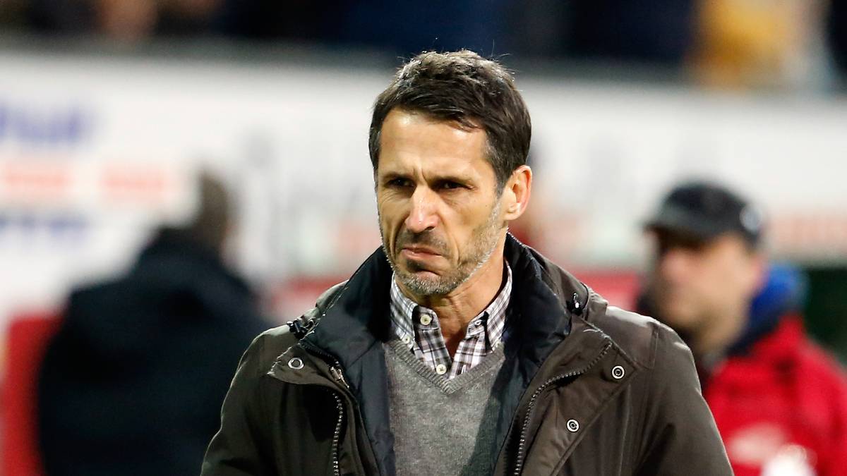 2015 gerät Allofs-Nachfolger Thomas Eichin, davor als Manager des Eishockey-Klubs Kölner Haie aktiv,  mit den Bayern-Verantwortlichen aneinander. Der Werder-Geschäftsführer beklagt eine Bevorzugung der Bayern durch die Schiedsrichter. Die Münchner lassen das natürlich nicht unkommentiert und kontern wütend