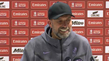 Liverpool-Abwehrchef Virgil van Dijk fehlte beim 2:0-Sieg gegen den FC Arsenal im FA Cup. Trainer Jürgen Klopp hatte nach der Partie eine humorvolle Erklärung für die Abwesenheit des Niederländers.