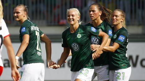 Pernille Harder (Mitte) steuerte zwei Tore zum Sieg des VfL Wolfsburg bei