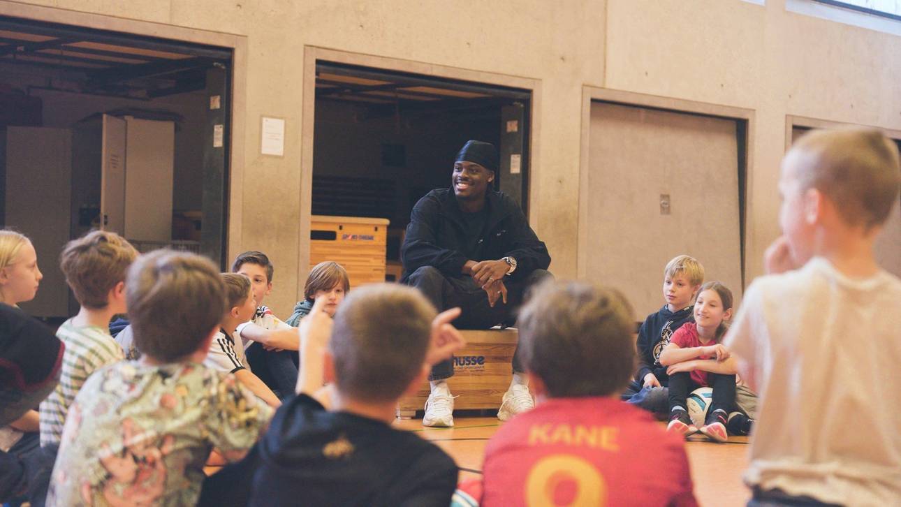 Inter-Star besucht Ex-Schule