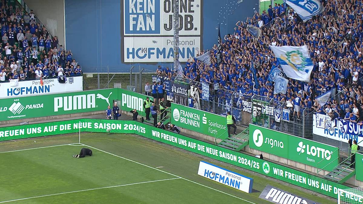 Kniefall vor der Kurve! Schalke-Fans verabschieden Legende