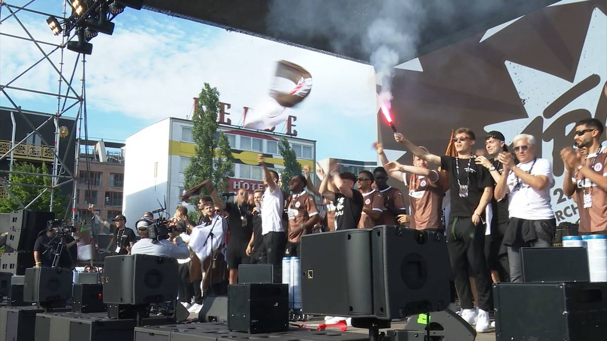St. Pauli feiert Mega-Meistersause vor Tausenden Fans