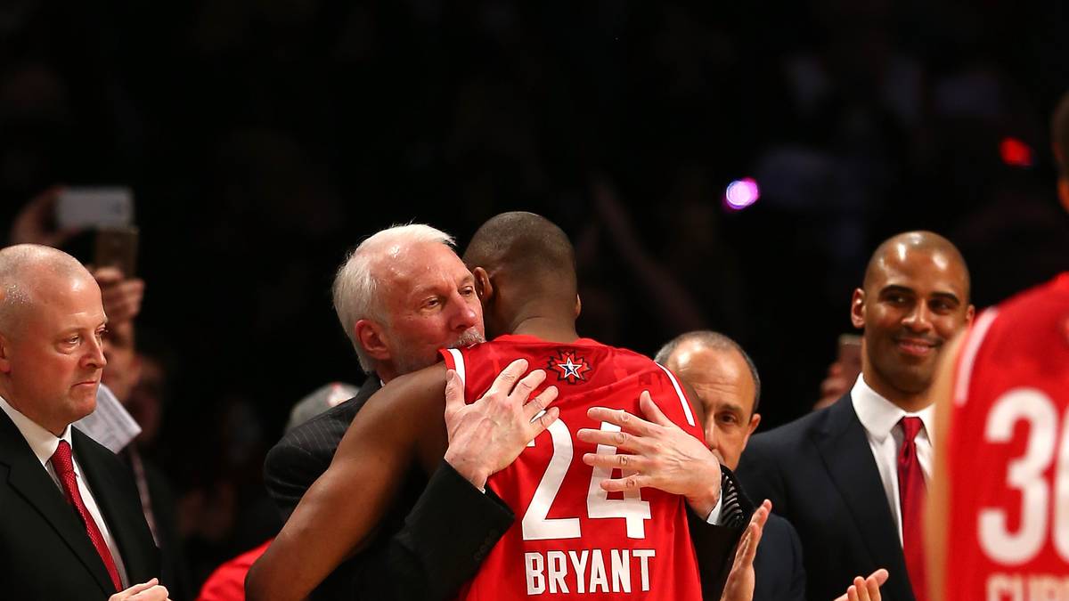 West-Coach Gregg Popovich umarmt seinen langjährigen Widersacher