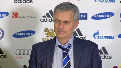 Jose Mourinho vom FC Chelsea London bei der Pressekonferenz nach dem Sieg über West Ham United