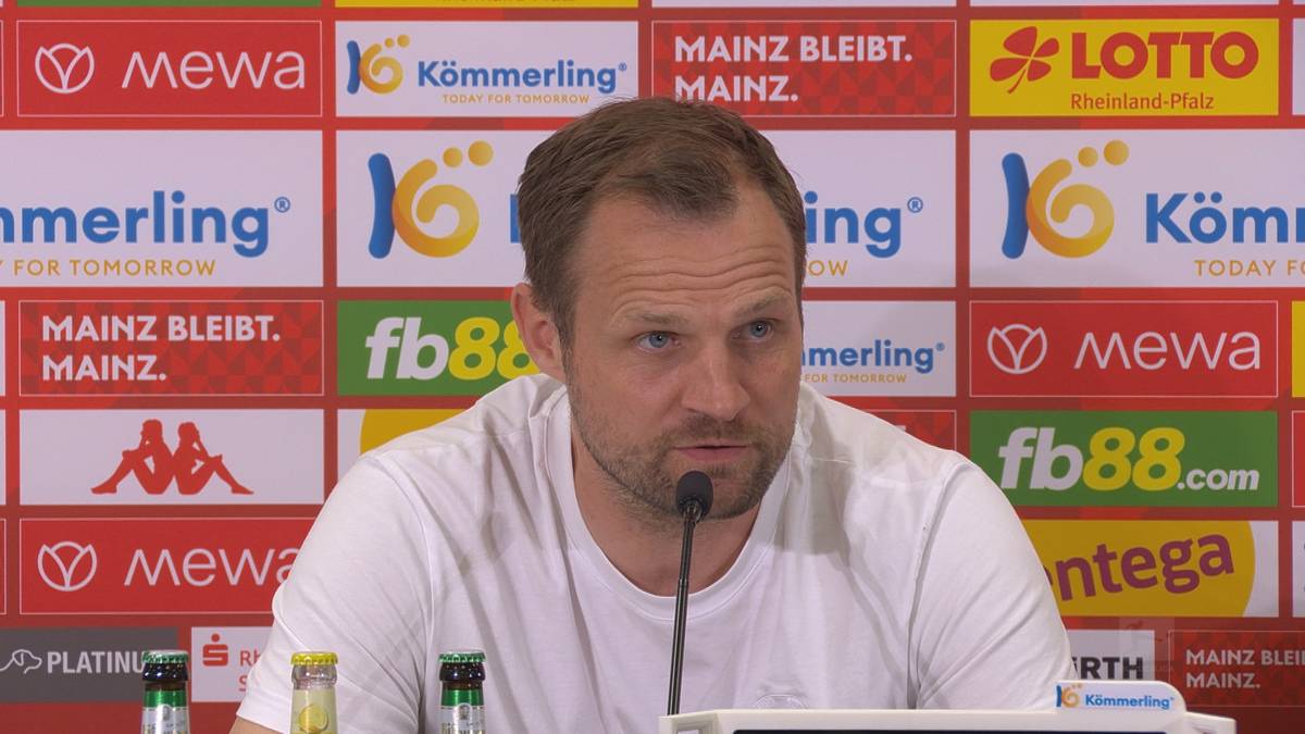 Nach der Niederlage gegen Schalke kochten bei Mainz-Trainer Svensson die Emotionen hoch. Es gab einen Zoff mit Schiedsrichter Jöllenbeck. Dazu äußerte sich Svensson nach dem Spiel auf der Pressekonferenz.