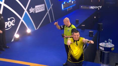 Dave Chisnall ist in der Partie gegen Michael van Gerwen nicht zu bremsen. Der Engländer spielt einen Average von knapp 108 Punkten und siegt mit 5:0.