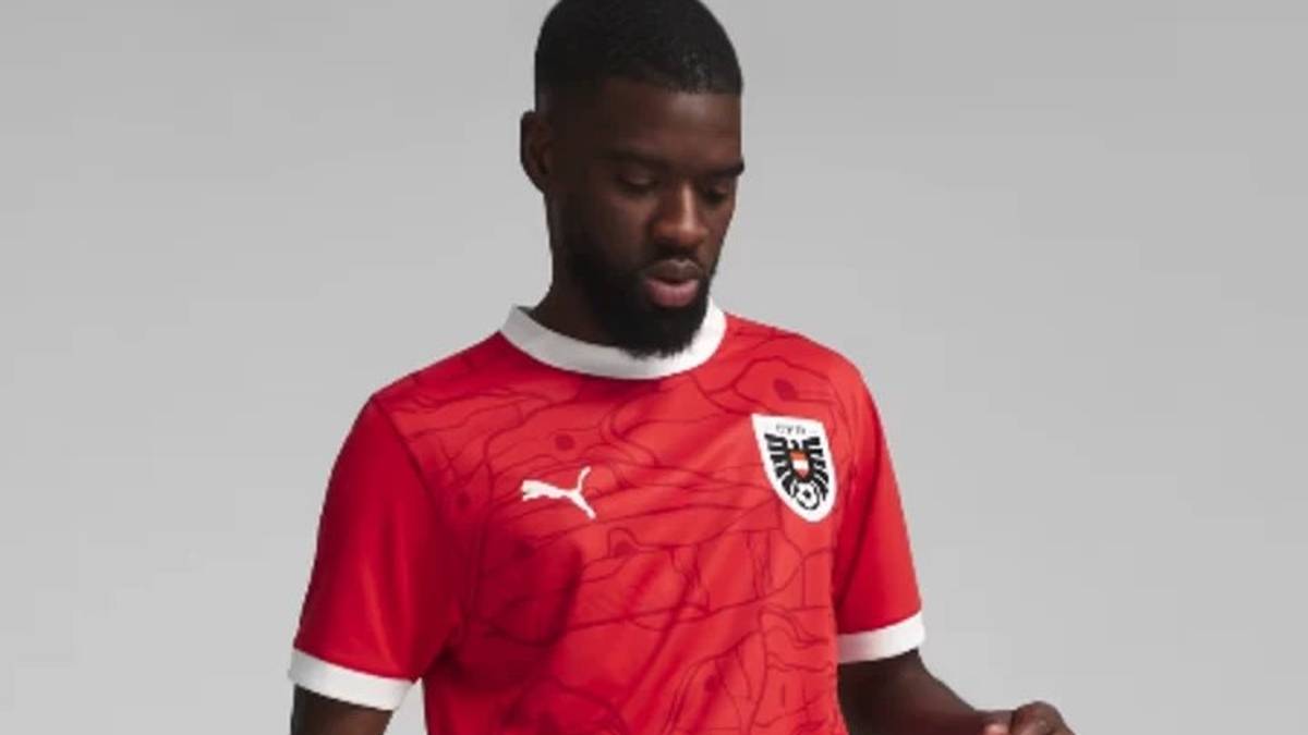 Österreich (Heim) - Ausrüster: Puma - Die Alpenrepublik wird in roten Heimtrikots auflaufen.