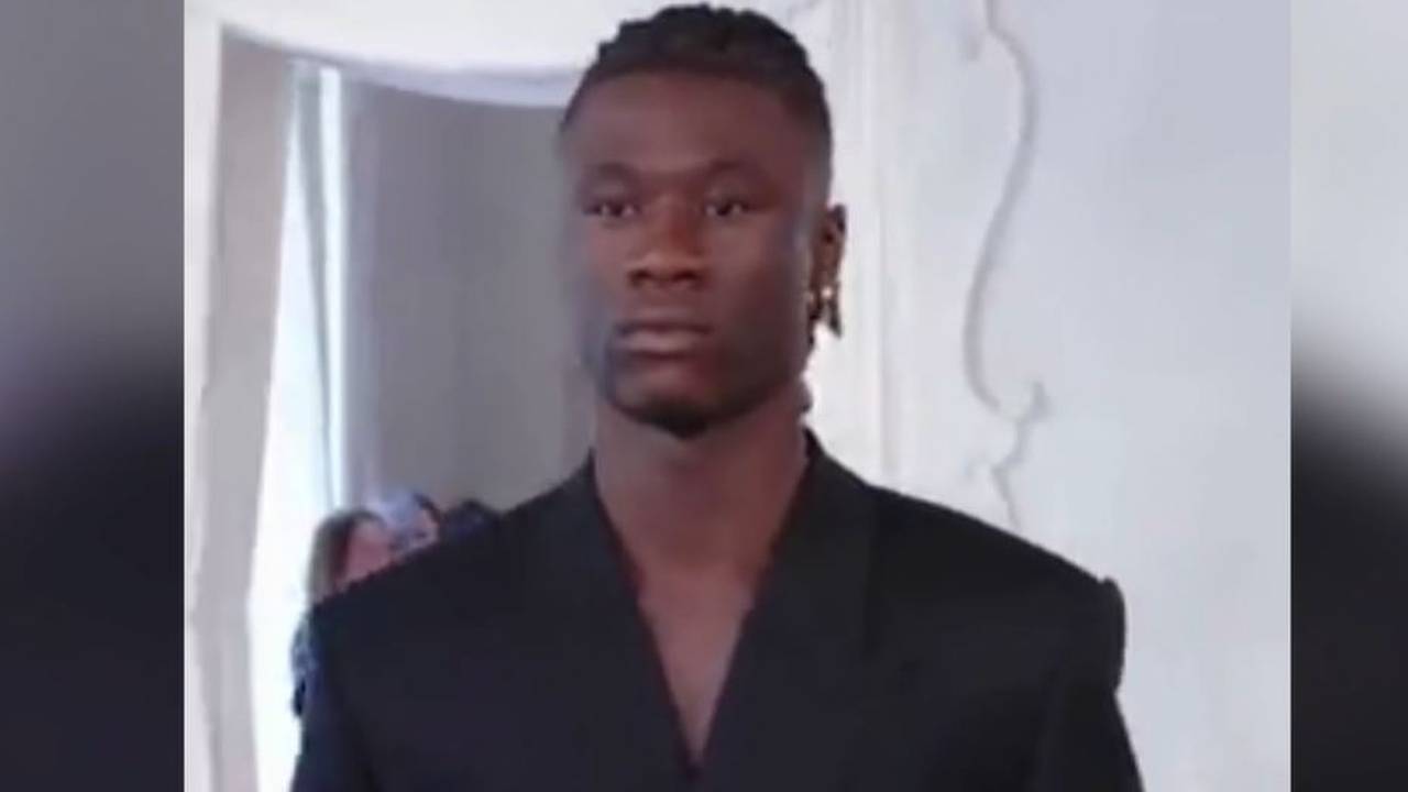 Eduardo Camavinga von Real Madrid tritt als Model für Balenciaga auf
