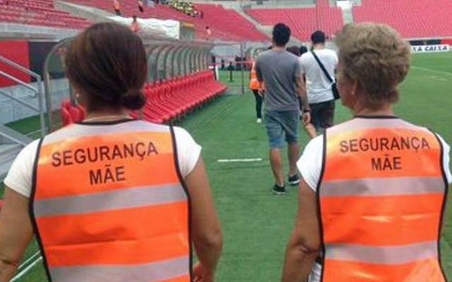 Brasilien Mutter Von Hooligans Sorgen Fur Ruhe Im Stadion