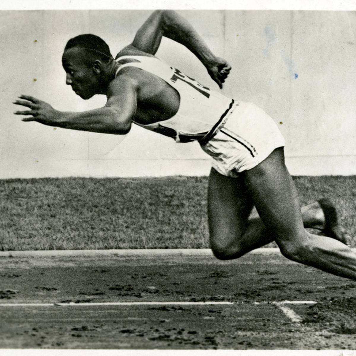 Am 25. Mai 1935 stellte Jesse Owens fünf Weltrekorde an einem Tag auf, im Jahr darauf holte er viermal Olympia-Gold. Gewürdigt wurde er dafür nur bedingt.