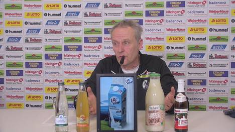 Freiburgs Trainer Christian Streich macht sich in der Corona-Krise Sorgen um die Folgen für die Gesellschaft und das soziale Bewusstsein.