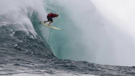 Jaws hat seinen ersten Champion: Keala Kenelly gewinnt die Peahi Big Wave Challenge