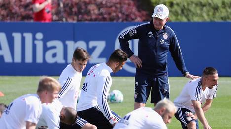 Bayern-Coach Jupp Heynckes versprüht gute Laune in Doha