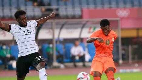 Jordan Torunarigha (l.) glückt der Pokalsieg in Belgien