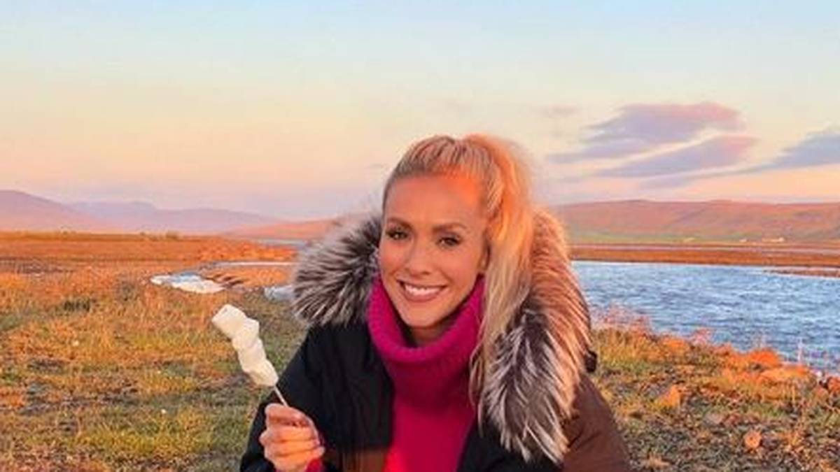 Auf Island posiert diese Schönheit. Alexandra Ivarsdottir ist die Freundin von Islands Gylfi Sigurdsson