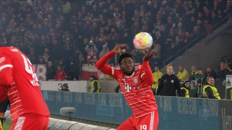 Beim 100.Bundesligaspiel von Alphonso Davies explodiert direkt über seinem Kopf ein Knallkörper und erschreckt den Kanadier fast zu Tode bei der Partie des VfB gegen die Bayern.