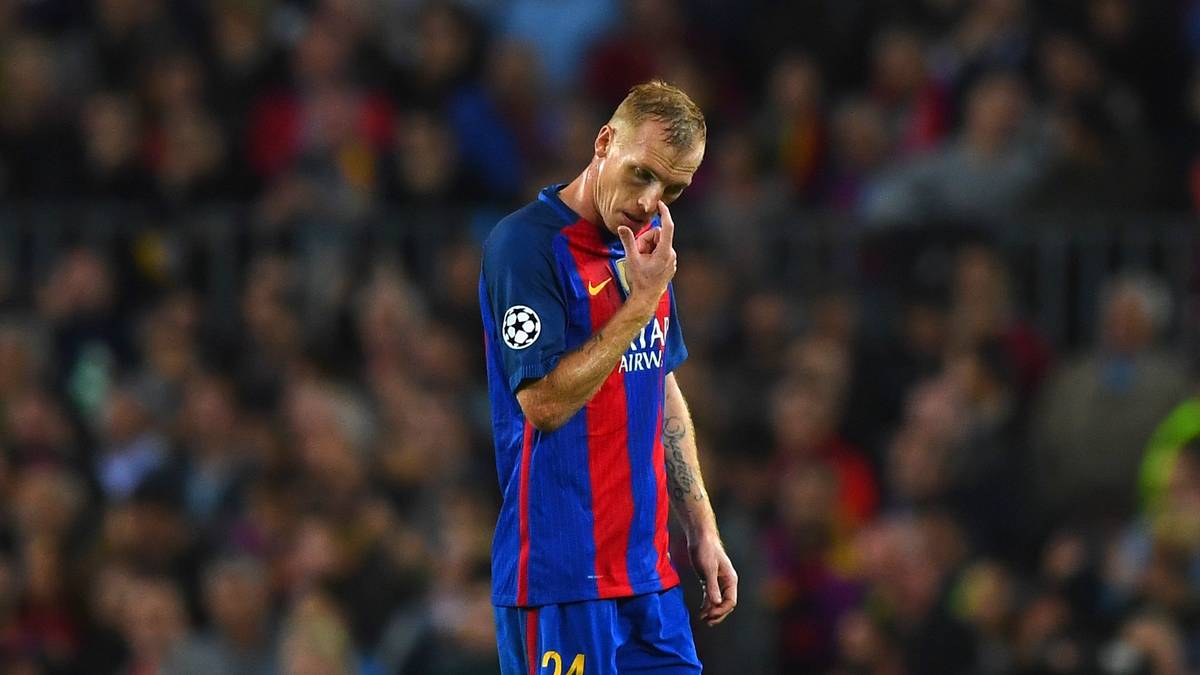 JEREMY MATHIEU: Für 20 Millionen Euro luchste Barca 2014 Ligarivale FC Valencia den Franzosen ab und setzte große Hoffnungen in ihn. Allerdings konnte sich Mathieu nie einen dauerhaften Stammplatz erkämpfen 