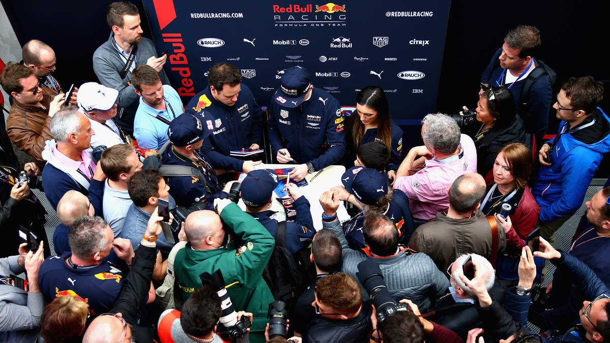 Der 19-Jährige Verstappen gehört zu den begehrtesten Fahrern am Circuit de Catalunya