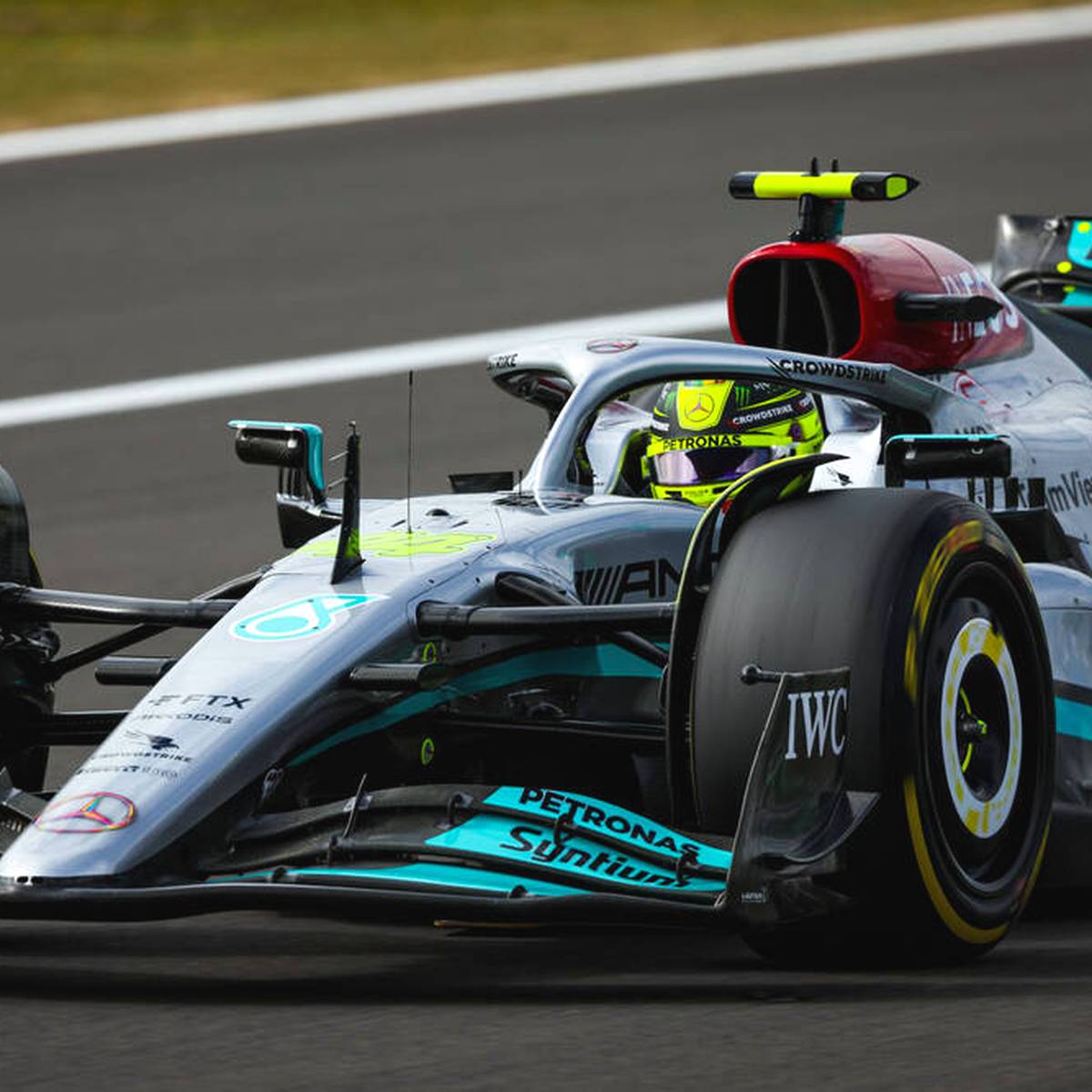 Lewis Hamilton kann im Training vor seinem Heimspiel in Silverstone überzeugen. Mick Schumacher und Sebastian Vettel haben keine Chance auf eine vordere Platzierung.