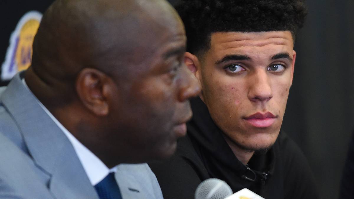 Lakers-Präsident Earvin "Magic" Johnson hielt sich mit Vorschusslorbeeren über den großen Hoffungsträger nicht zurück: "Er ist ein Anführer. Er wird das neue Gesicht der Lakers werden", kündigte der Hall of Famer eine neue Ära mit Ball an