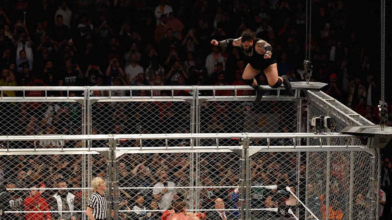 WWE-Koloss bezahlt Käfigflug teuer