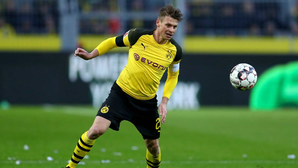 LUKASZ PISZCZEK: Der etatmäßige Rechtsverteidiger hat wegen einer Fersenverletzung seit fast zwei Monaten kein Spiel mehr bestritten. War davor in hervorragender Verfassung – defensiv stark und gut im Zusammenspiel mit Sancho. Könnte mit seiner Erfahrung seine fehlende Spielpraxis vielleicht kompensieren