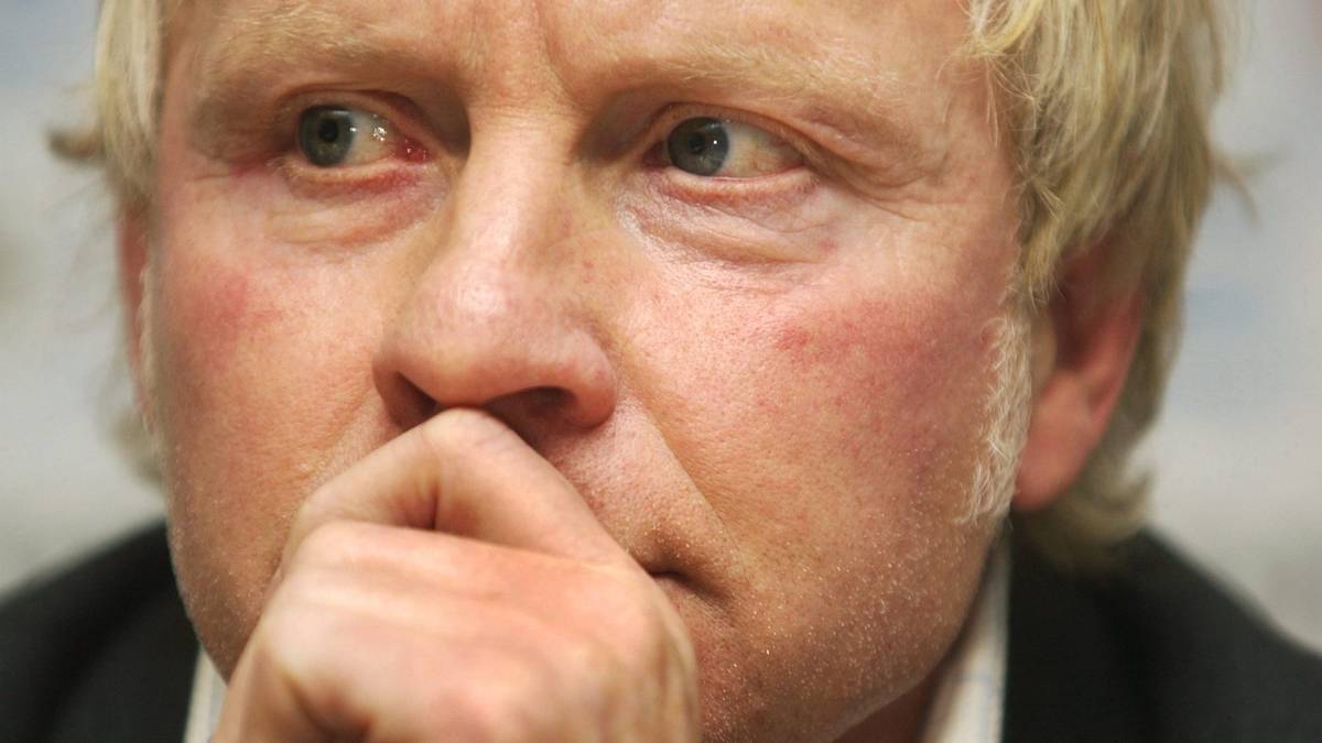 Ein Treffer blieb dabei besonders im Gedächtnis und untermauerte seinen Ruf als Schlitzohr der Liga: 1986 überraschte er Kaiserslauterns Torhüter Gerry Ehrmann, rempelte ihm den Ball aus den Händen und schoss ihn ins Tor