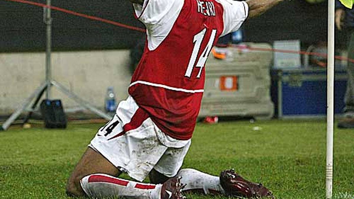 Von 1999 bis 2007 spielt Henry für die "Gunners" und wird zum absoluten Weltstar. Er trifft in 368 Spielen insgesamt 226 für Arsenal, wird vier Mal Torschützenkönig in England, drei Mal Spieler des Jahres sowie 2003 Welttorjäger