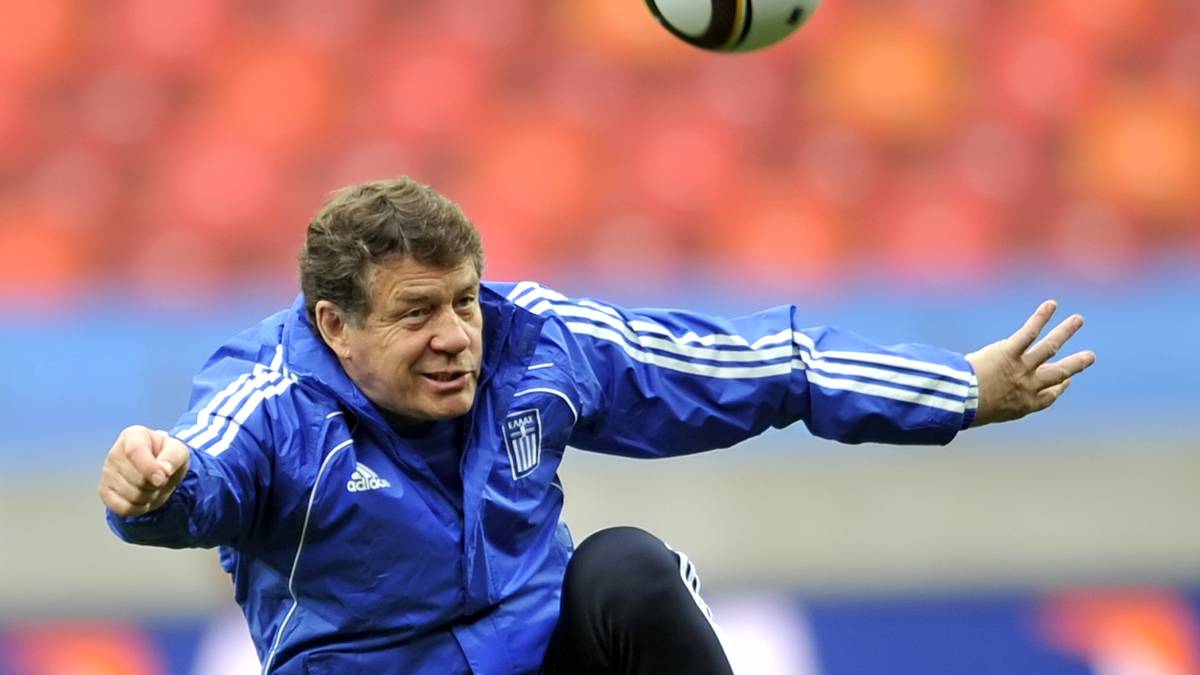 71 - Jahre und 317 Tage alt war Otto "Rehakles" Rehhagel, als die WM 2010 für seine Griechen nach der Vorrunde beendet war. Der gebürtige Essener ist damit der älteste Trainer der WM-Geschichte, zeigt sportlich aber keine Müdigkeit 