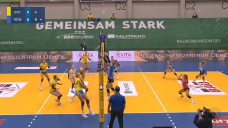 Der SSC Palmberg Schwerin trifft in der Volleyball Bundesliga auf den VC Wiesbaden und möchte sich für das Pokalaus Anfang November revanchieren. Besonders der Start in die Partie gestaltet sich kurios!