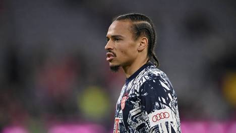 Bayern-Star Leroy Sané trainiert nach seiner Leistenoperation wieder mit dem Ball. Seine Teamkollegen halten dich derweil in Seoul auf.