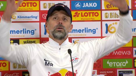 Nach der 0:2 Niederlage gegen Mainz 05 ist Marco Rose sichtlich unzufrieden. Allerdings nimmt er sein Team auch in Schutz.