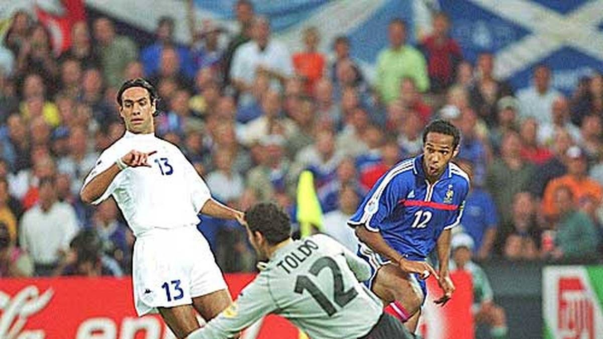 Bei der EM 2000 holt er seinen zweiten großen internationalen Titel. Thierry Henry und David Trezeguet verzaubern die Fans. Im EM-Finale gegen Italien legt Henry das Golden Goal von Trezeguet mustergültig vor