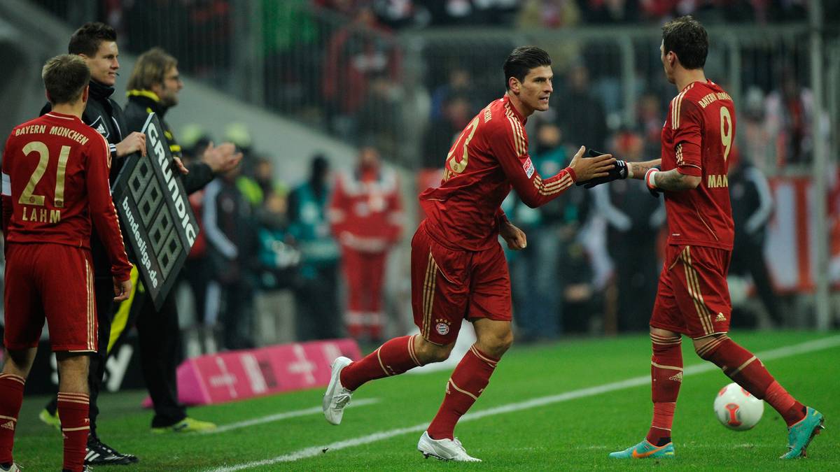 SAISON 2012/13 - 4 Stürmer: Die erfolgreichste Saison der Vereinsgeschichte krönen die Bayern mit dem Triple. In der Bundesliga betreiben MARIO GOMEZ (21/11) und Neuzugang MARIO MANDZUKIC (24/15) ein erfolgreiches Jobsharing
