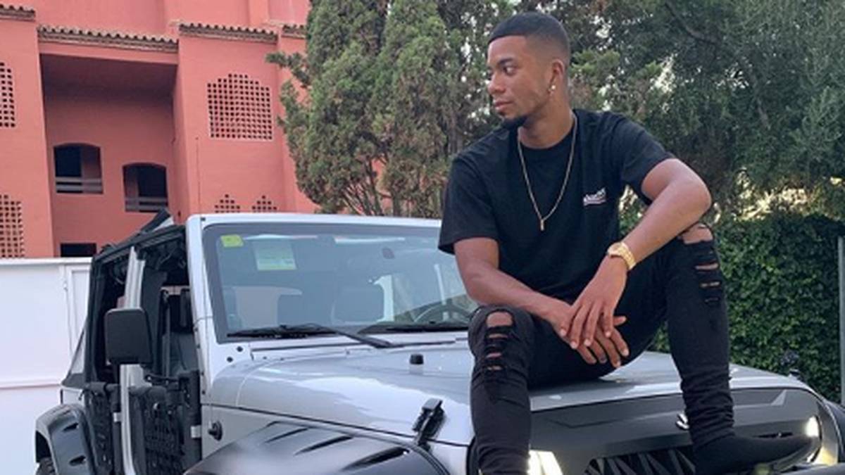 Wer kann, der kann! In seinem Urlaub auf Marbella gönnt sich Benjamin Henrichs ein ganz heißes Gefährt. Damit dürfte für den Monaco-Stars ein Leichtes sein, auch mal eine Offroad-Tour zu unternehmen