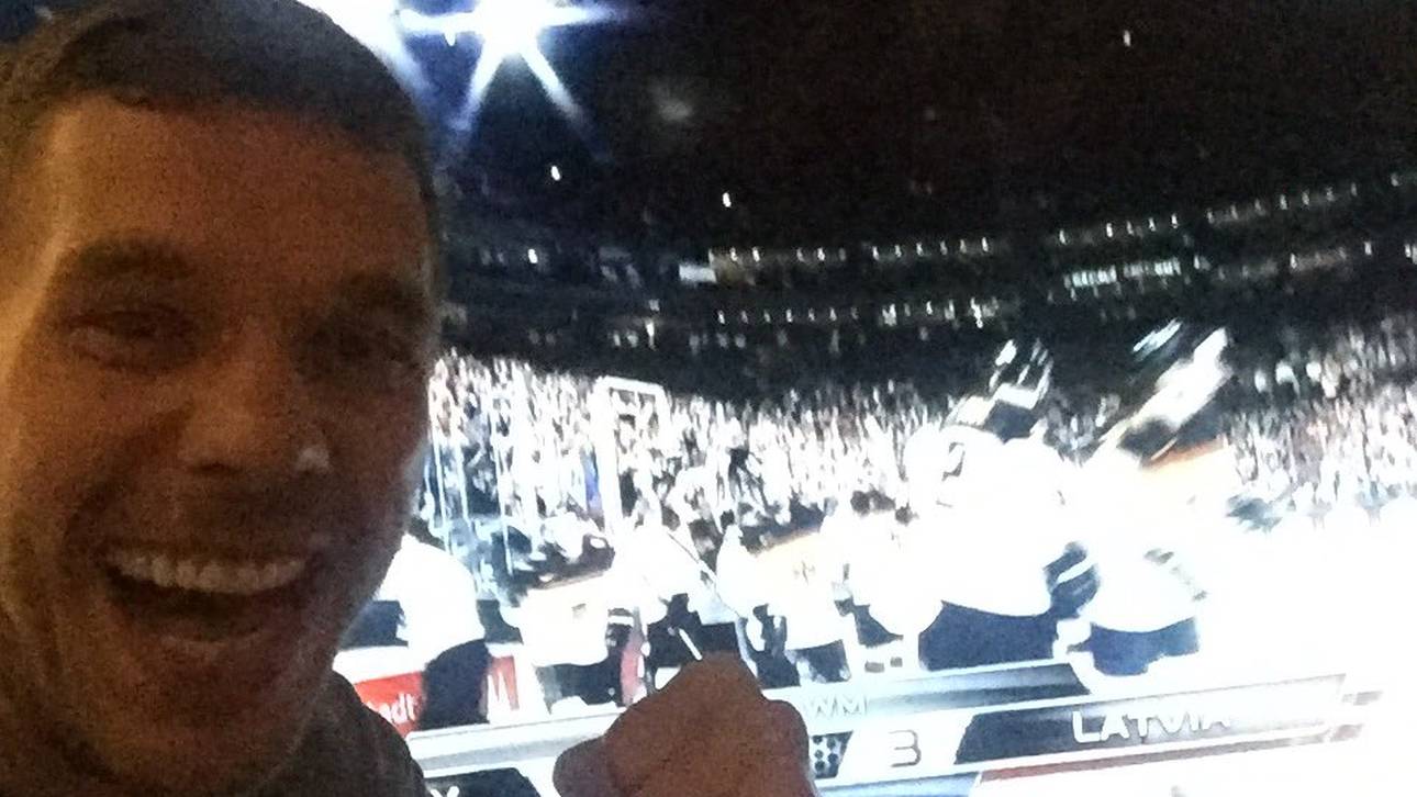 Sportstars feiern den Penalty-Krimi