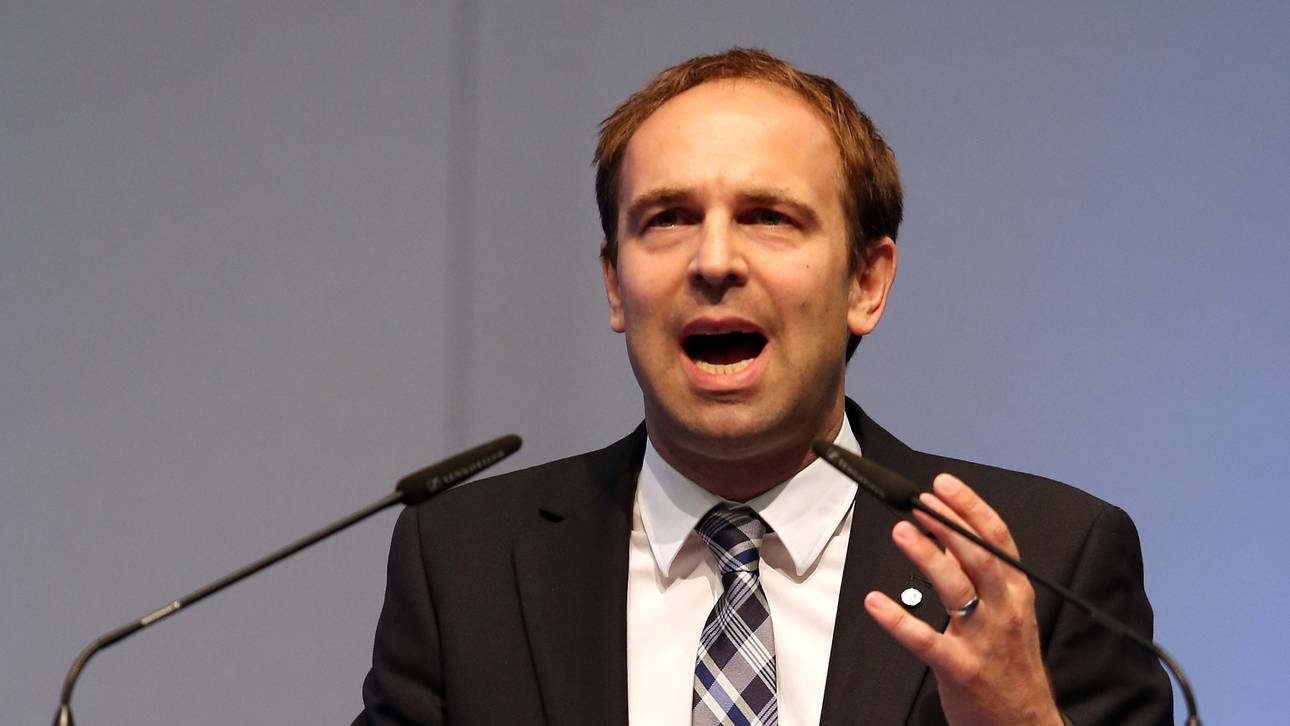 Schalke bindet Marketing-Vorstand