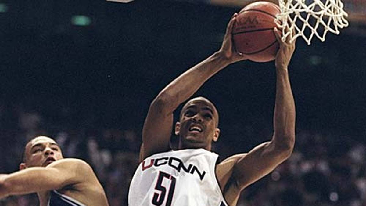 RANG 7: Ein echtes Schwergewichtsduell erleben die Zuschauer 1999. Die UConn Huskies fordern die Duke Blue Devils, die mit einer Bilanz von 37:1 ins Finale gehen. Der nach wie vor als Coach amtierende Mike Krzyzewski hat aber keinen Grund zur Freude