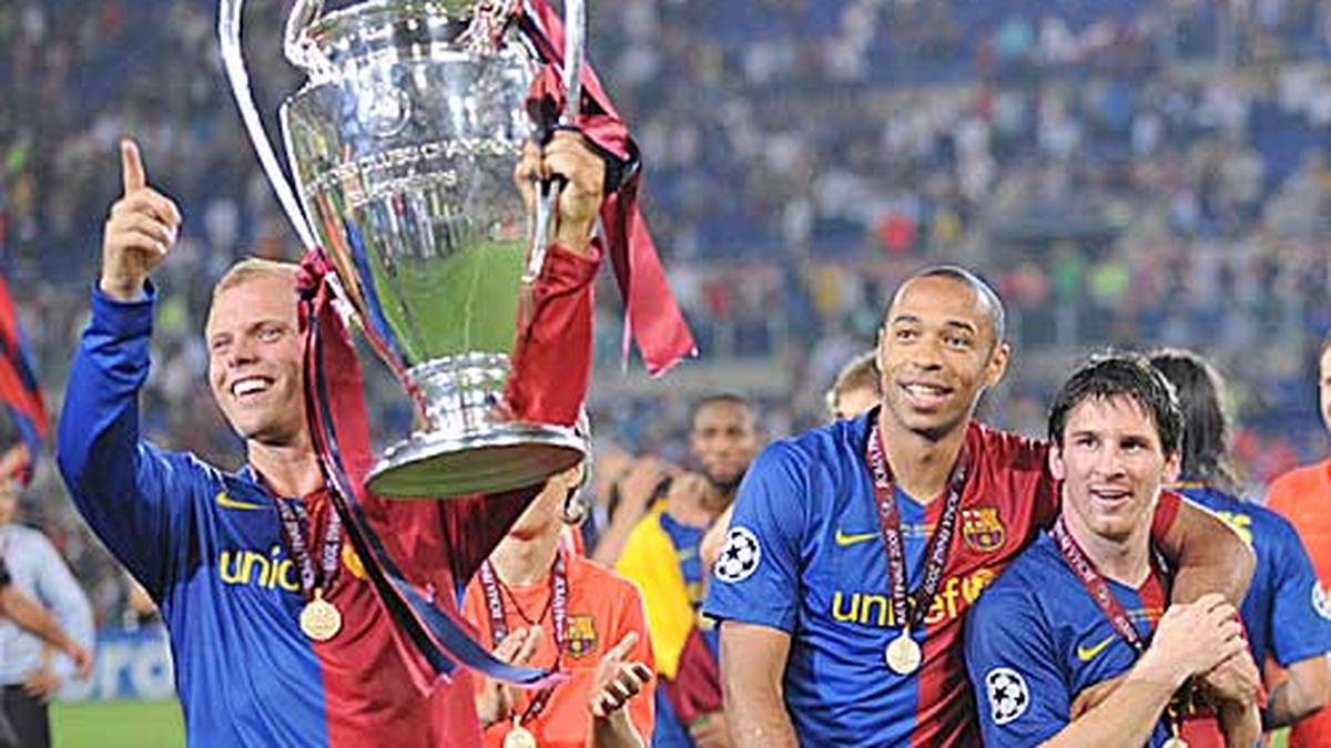 2007 schließt sich Henry dem FC Barcelona an und hat weiter Erfolg. Er gewinnt die Champions League sowie zwei Meistertitel. 2009 schnappt sich der Stürmer mit dem FC Barcelona alle sechs Klubtitel und bildet mit Lionel Messi und Samuel Eto'o eine gefürchtete Sturmreihe