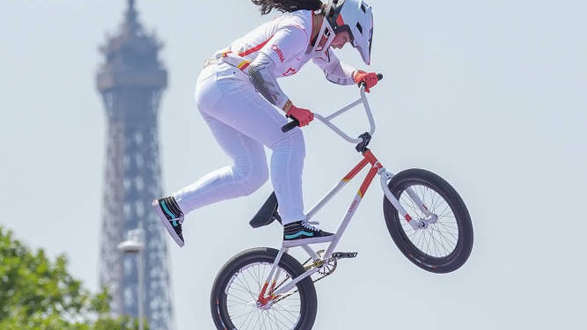 Eine spektakuläre Flug-Show bieten die BMX-Athletinnen