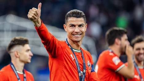 Cristiano Ronaldo verlängert seinen Vertrag bei Al-Nassr - und macht damit auch weiter Jagd auf die spektakuläre Marke von 1000 Karriere-Toren. Aber wie weit ist er noch entfernt? Und wie hat er es bis dahin geschafft?