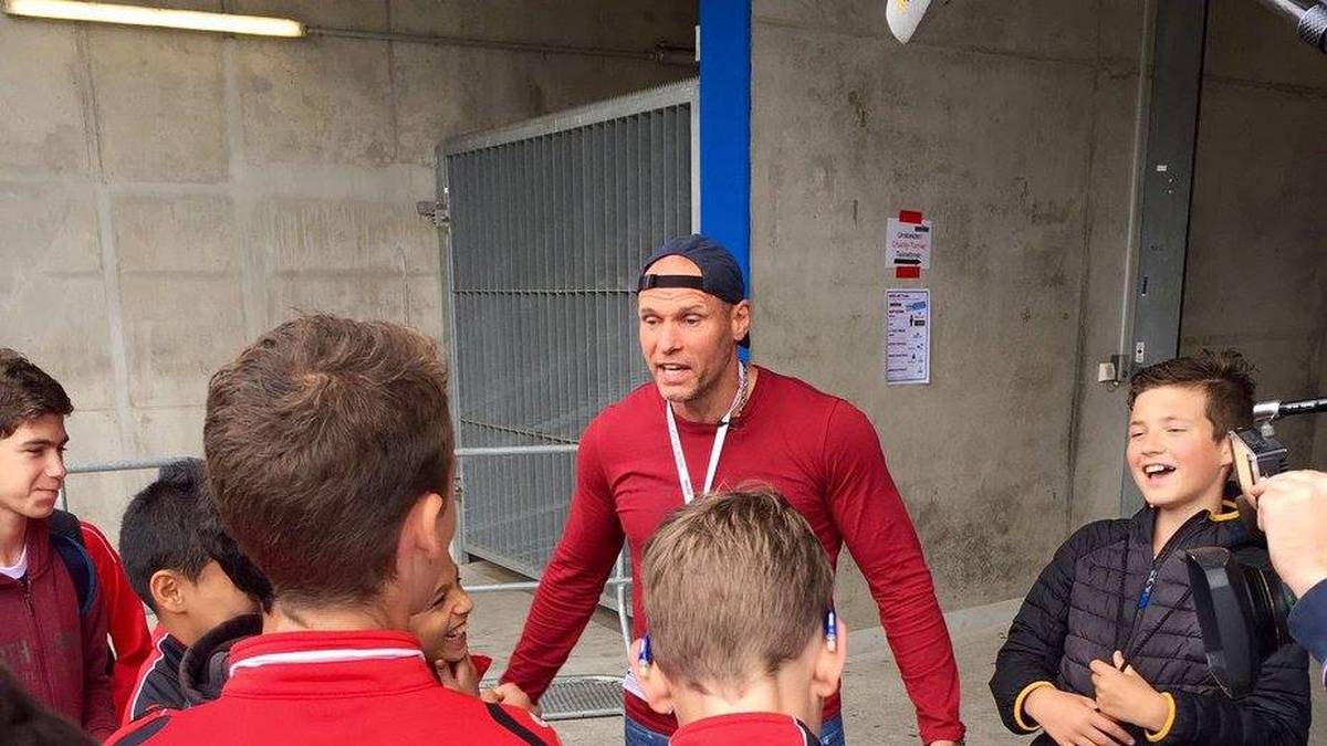 Auch die Kleinen sind am Tag des Fussballs in Aktion.