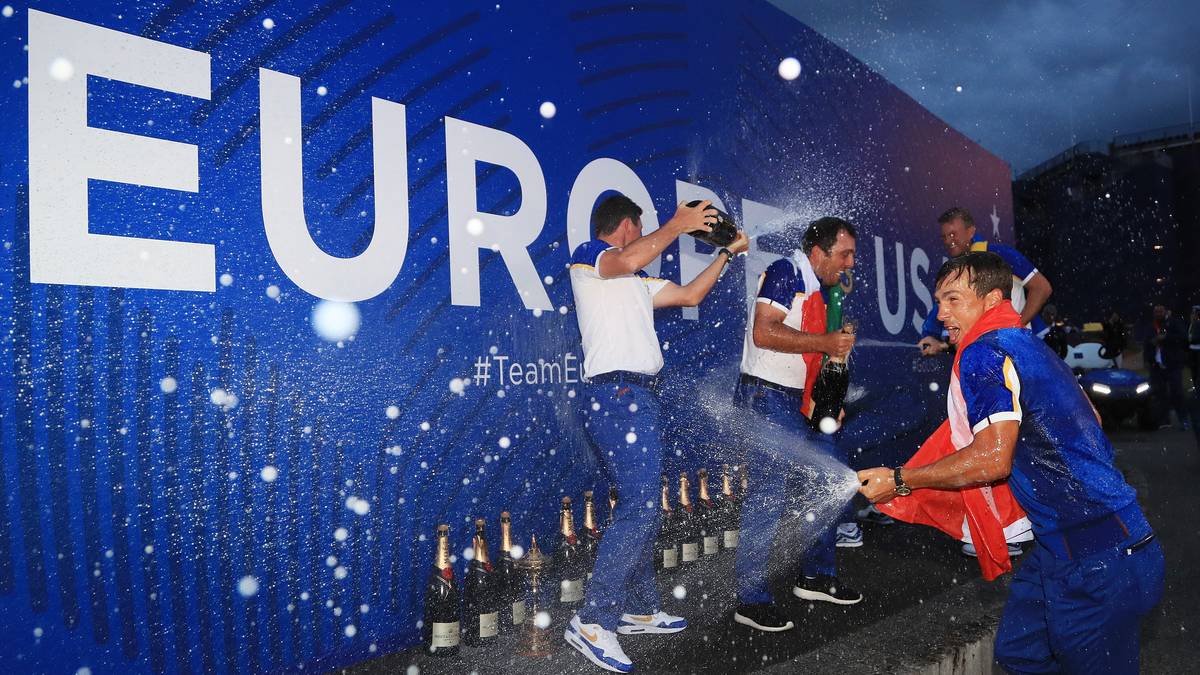 Natürlich darf auch eine ordentliche Champagner-Dusche nicht fehlen