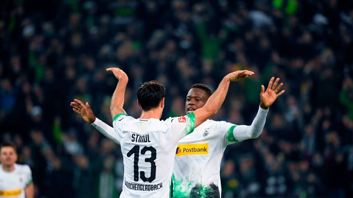 LARS STINDL: Auch der Gladbacher Kapitän wird durch das große Lazarett in die Startelf gespült. Kämpft vorbildlich und fügt sich nahtlos in die starke Gesamtleistung der Gäste ein. Obwohl er laut Coach Rose noch nicht fit für 90 Minuten ist, muss er durchspielen. SPORT1-Note: 3 