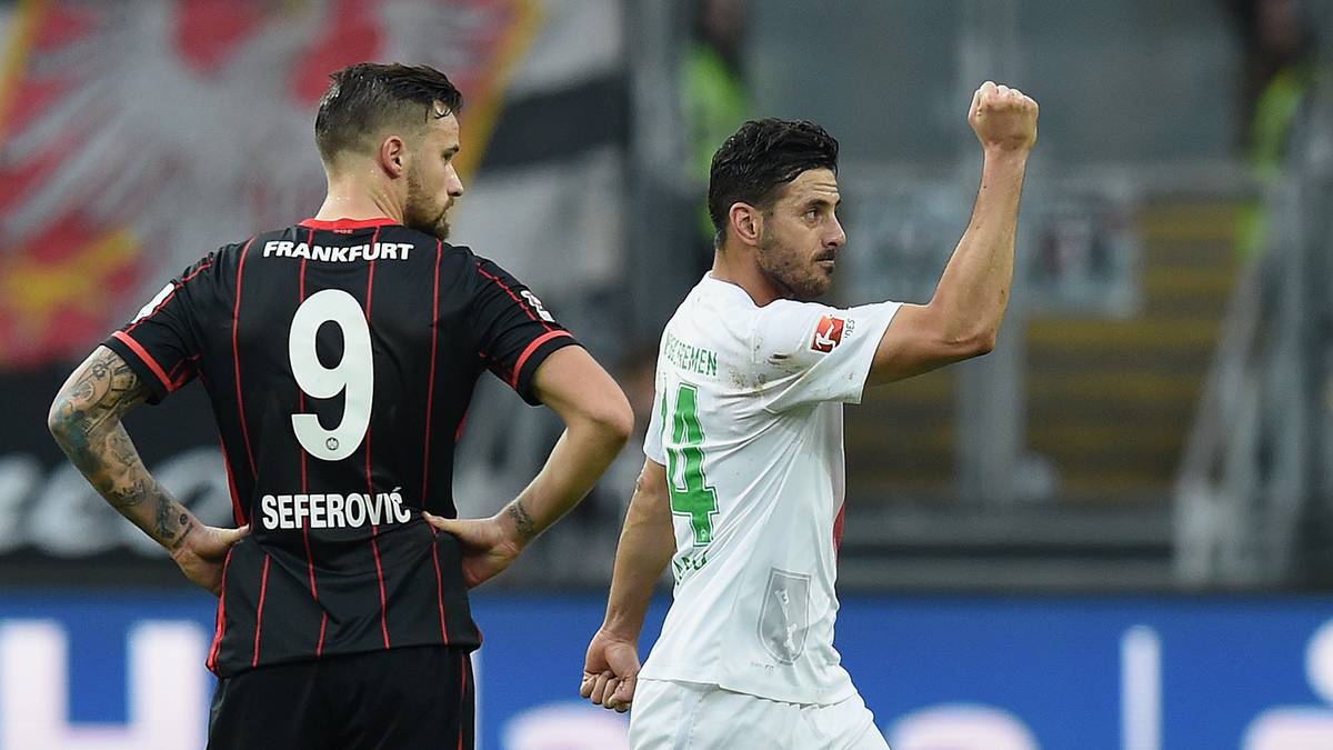 Apropos Gästeführung: Die dürfen auch die Bremer in Frankfurt bejubeln. Claudio Pizarro beweist, dass er auch mit 37 noch ganz genau weiß, wo das Tor steht