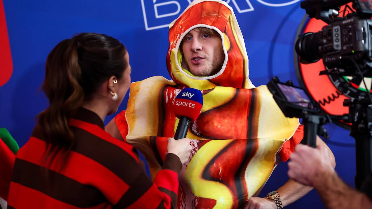 Paddy Pimblett verkleidet als Hot-Dog im Ally-Pally